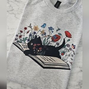 Cat mom shirt cute black cat book reading popular Short Sleeve Tshirt